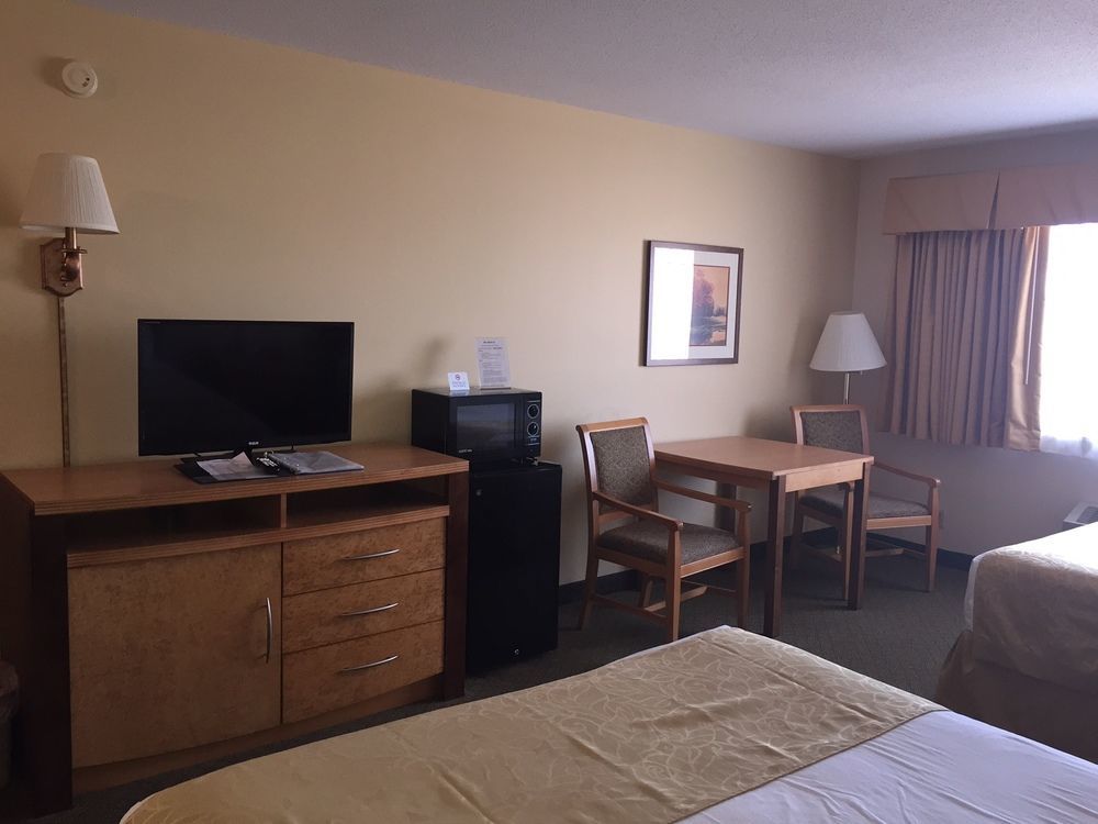 Boarders Inn & Suites By Cobblestone Hotels Superior Εξωτερικό φωτογραφία