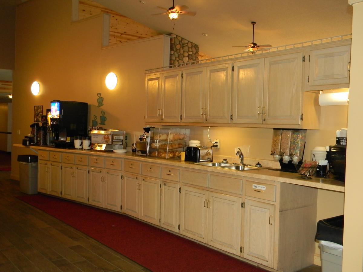 Boarders Inn & Suites By Cobblestone Hotels Superior Εξωτερικό φωτογραφία