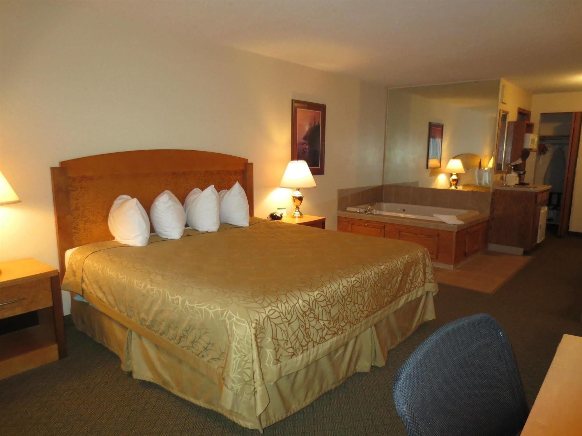 Boarders Inn & Suites By Cobblestone Hotels Superior Εξωτερικό φωτογραφία