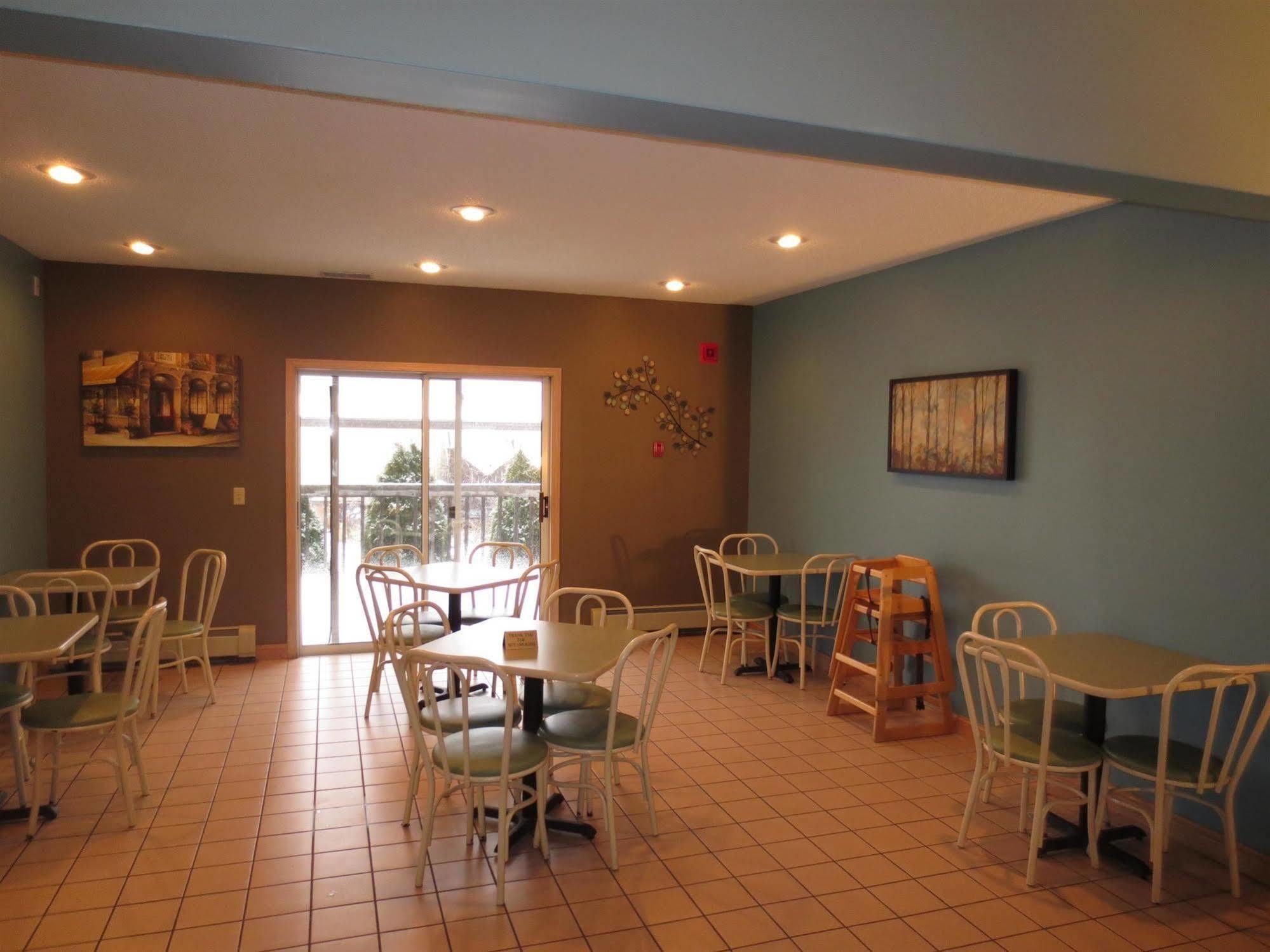 Boarders Inn & Suites By Cobblestone Hotels Superior Εξωτερικό φωτογραφία