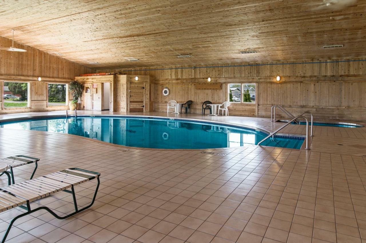Boarders Inn & Suites By Cobblestone Hotels Superior Εξωτερικό φωτογραφία