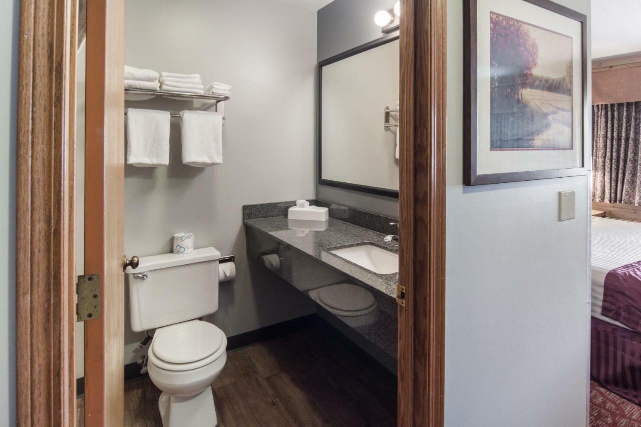 Boarders Inn & Suites By Cobblestone Hotels Superior Εξωτερικό φωτογραφία