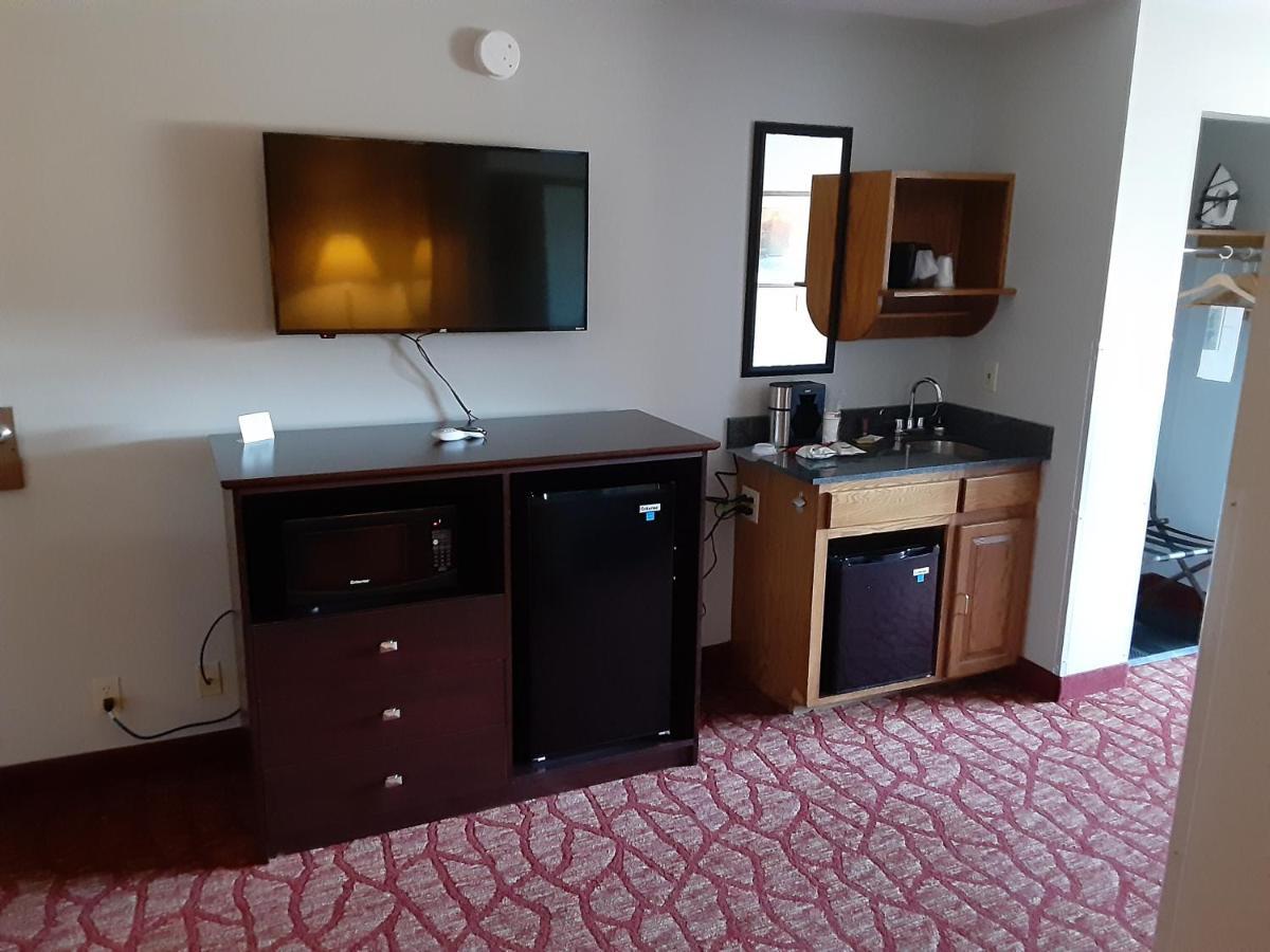 Boarders Inn & Suites By Cobblestone Hotels Superior Εξωτερικό φωτογραφία