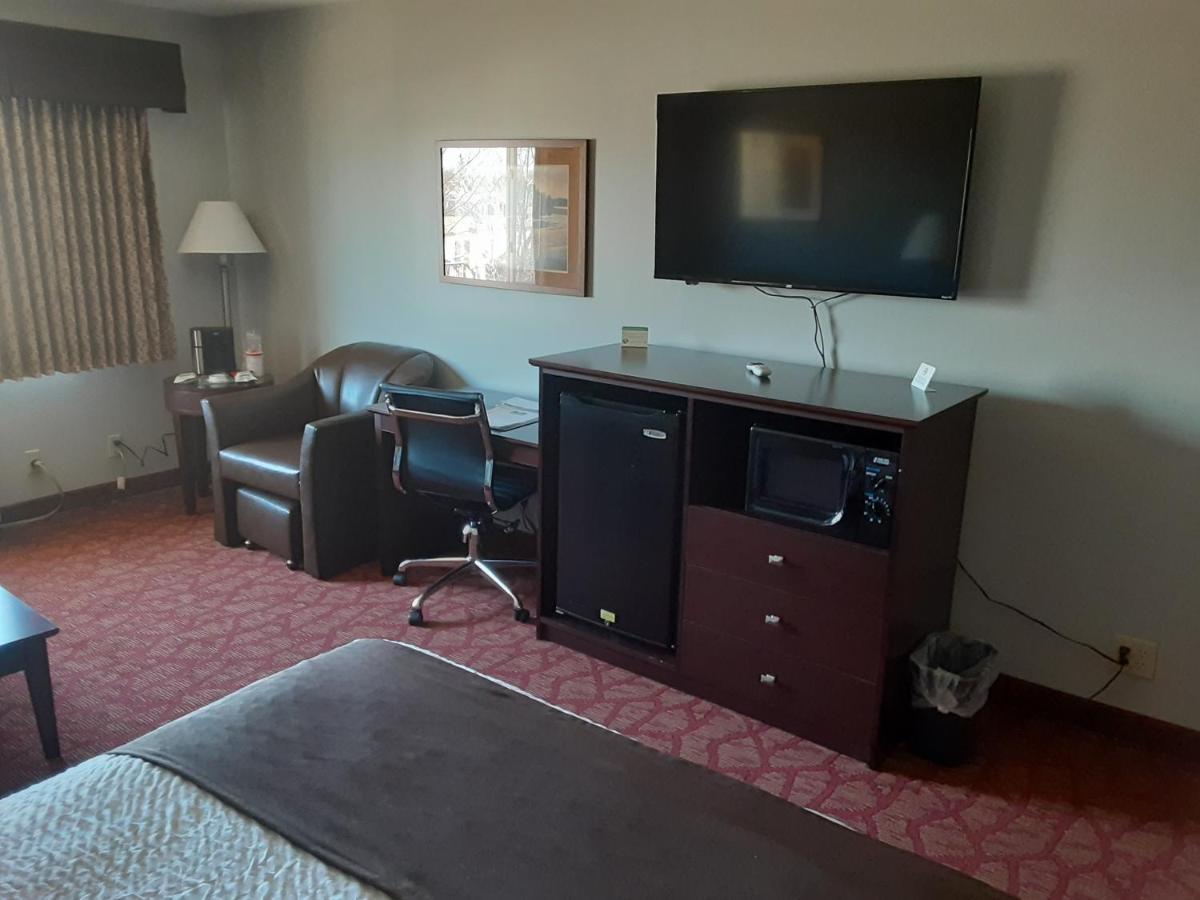 Boarders Inn & Suites By Cobblestone Hotels Superior Εξωτερικό φωτογραφία